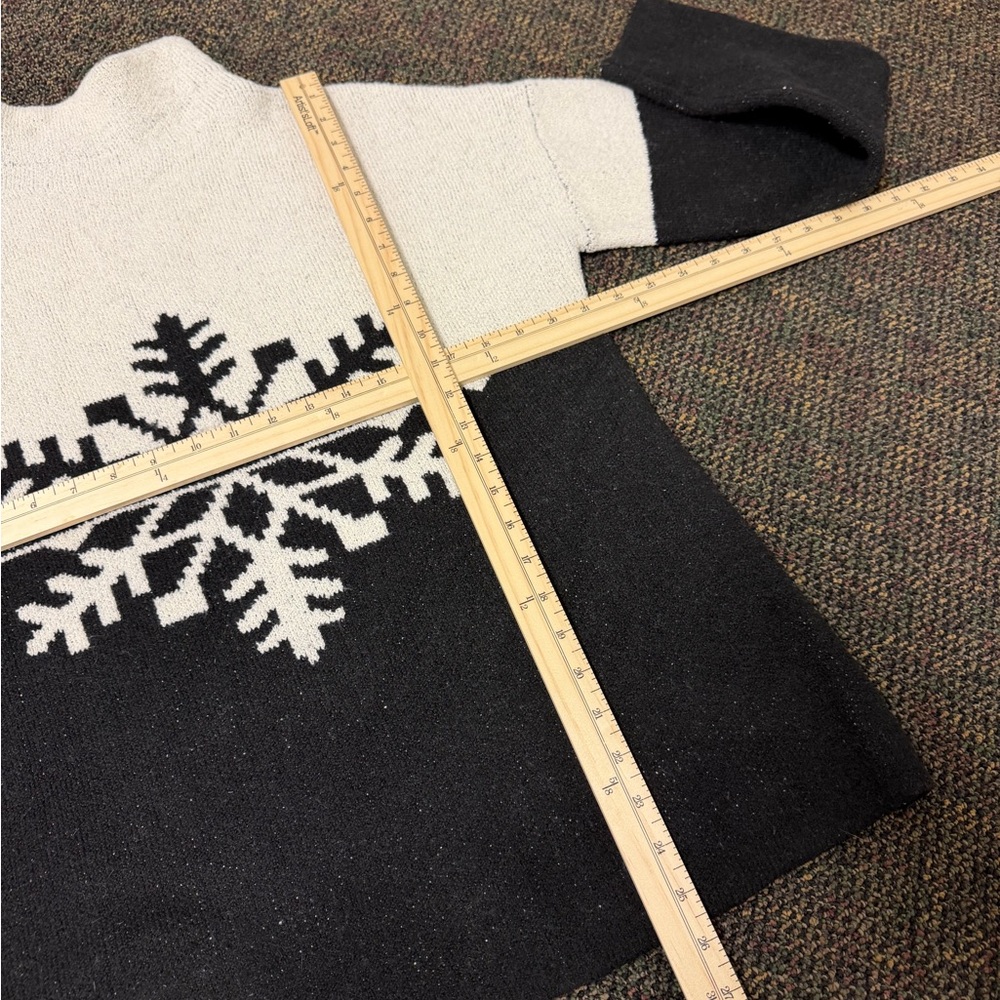 Christian Siriano Snowflake Turtleneck Sweater L - Picture 3 of 6